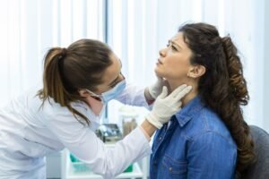 5 Symptoms of Chronic Tonsillitis